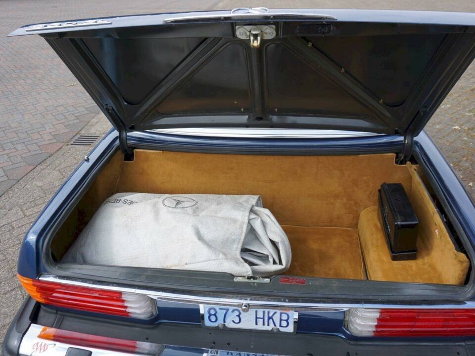 Afbeelding 23/36 van Mercedes-Benz 560 SL (1986)