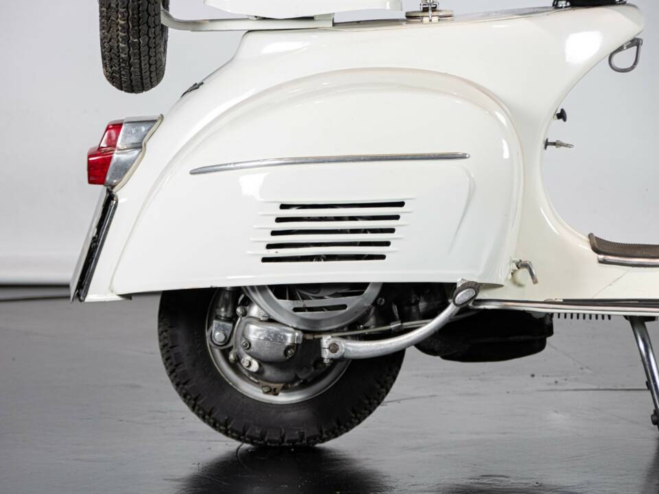 Image 16/50 of Piaggio Vespa 125 Super (1966)