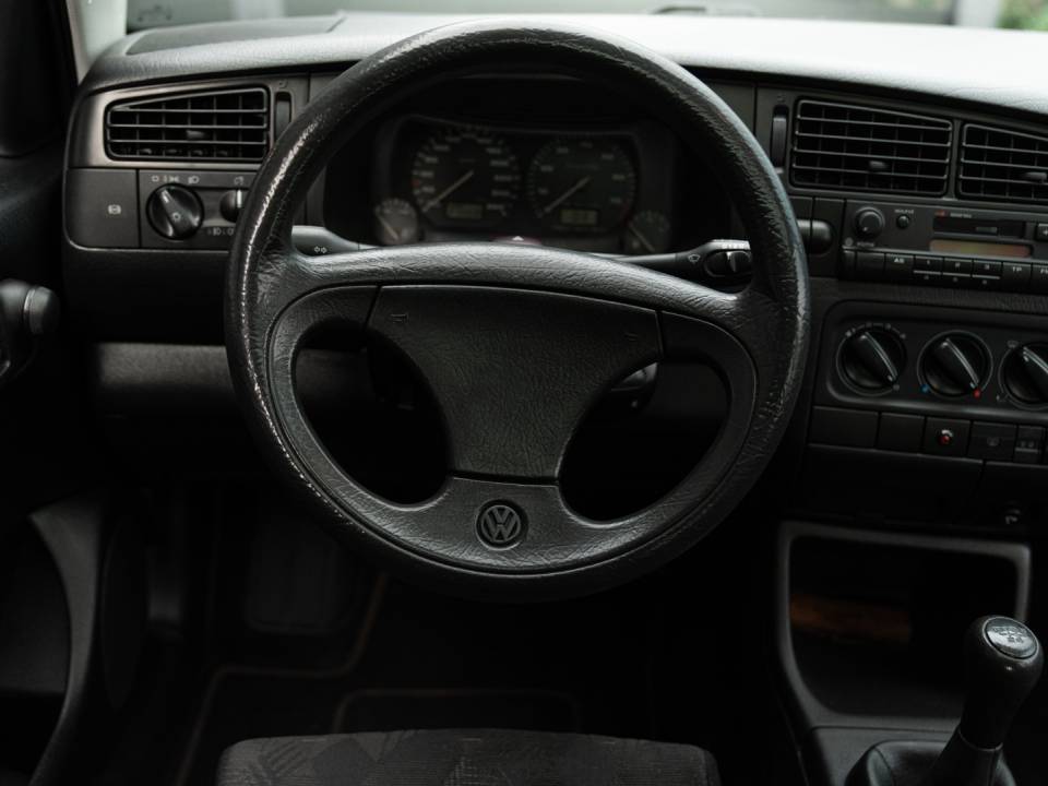 Bild 23/29 von Volkswagen Golf III 2.0 16V GTI (1994)