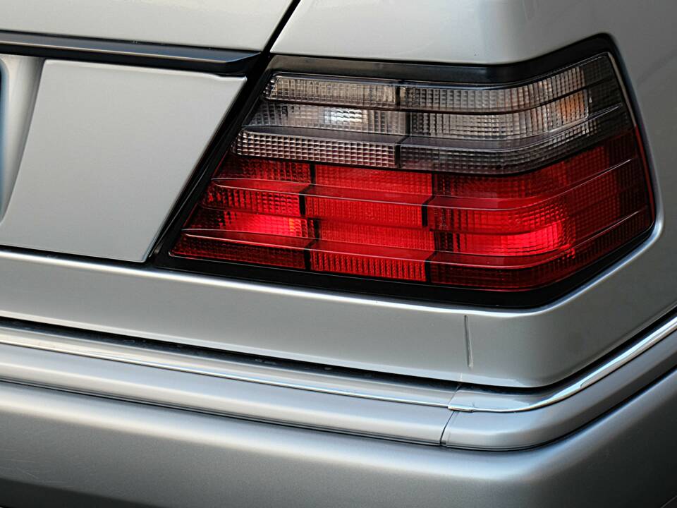 Image 50/74 of Mercedes-Benz E 320 (1997)