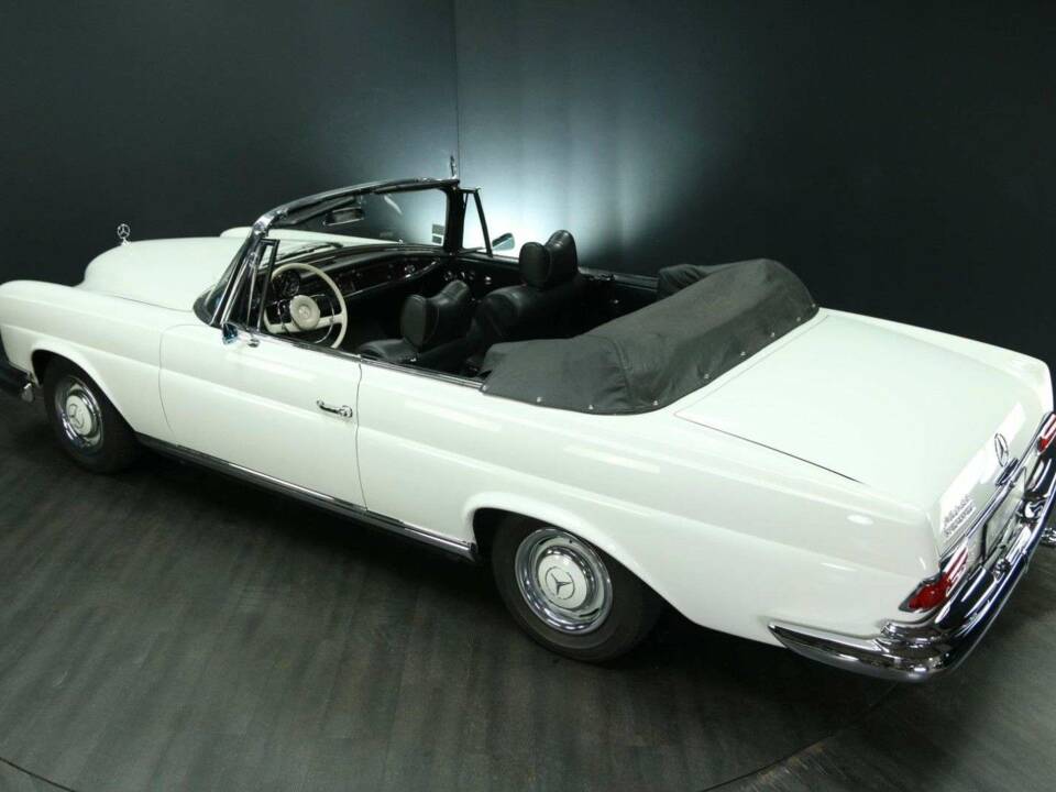 Imagen 50/50 de Mercedes-Benz 250 SE (1966)