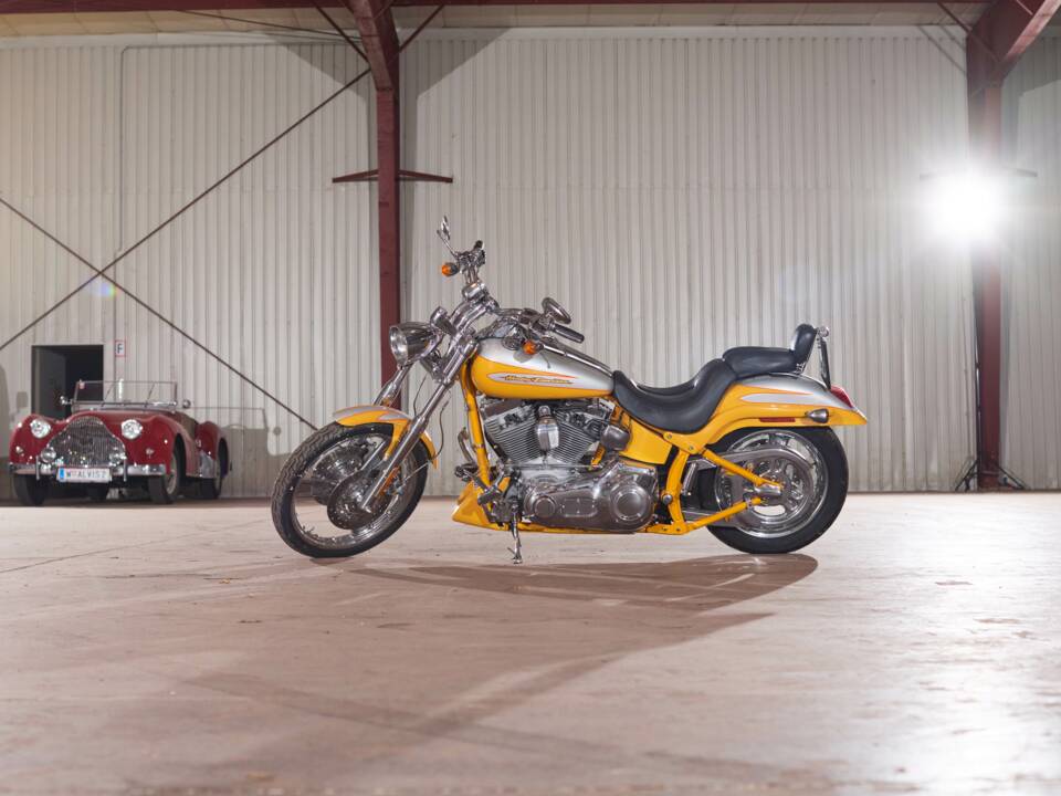 Immagine 8/13 di Harley-Davidson FXSTD-SE2 Screamin’ Eagle Softail Deuce CVO (2004)