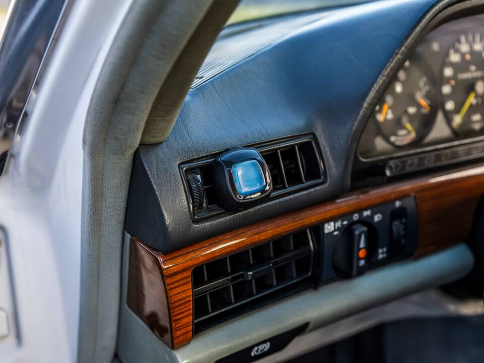 Image 87/175 of Mercedes-Benz 420 SE (1986)