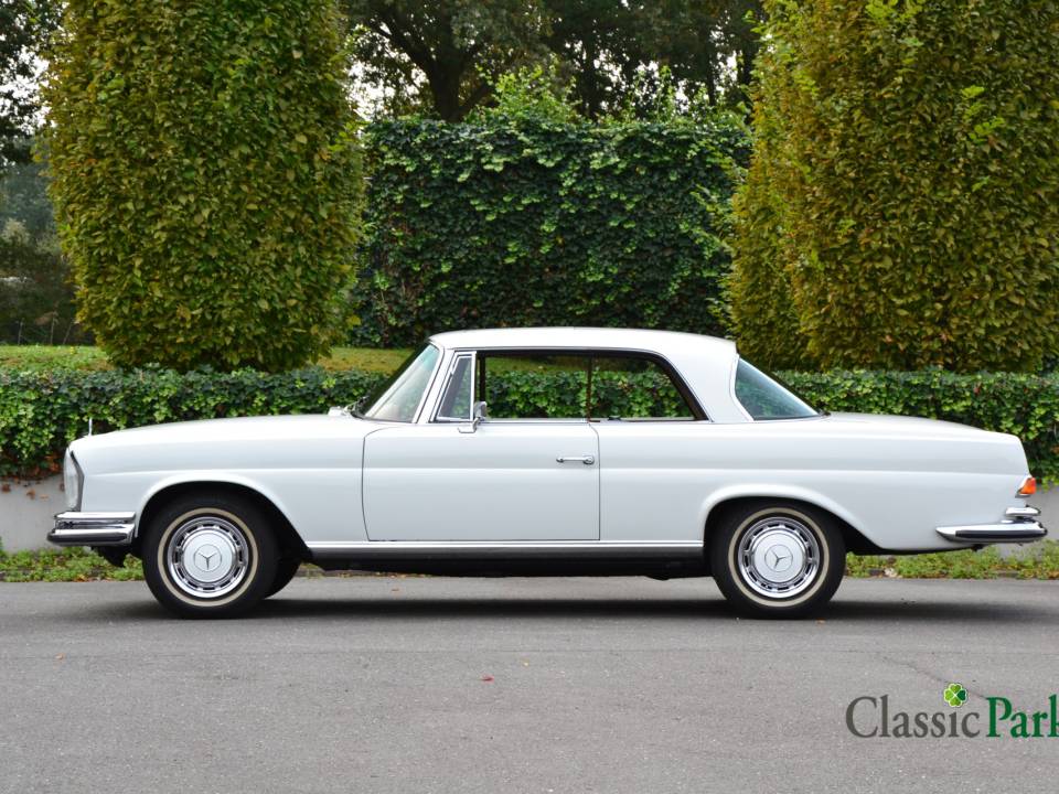 Immagine 2/50 di Mercedes-Benz 280 SE (1973)