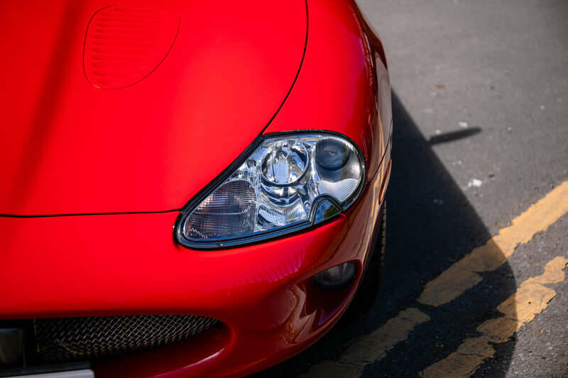 Image 19/33 of Jaguar XK8 4.0 (1999)