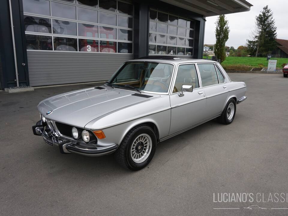 Image 3/76 de BMW 3,3 L (1975)