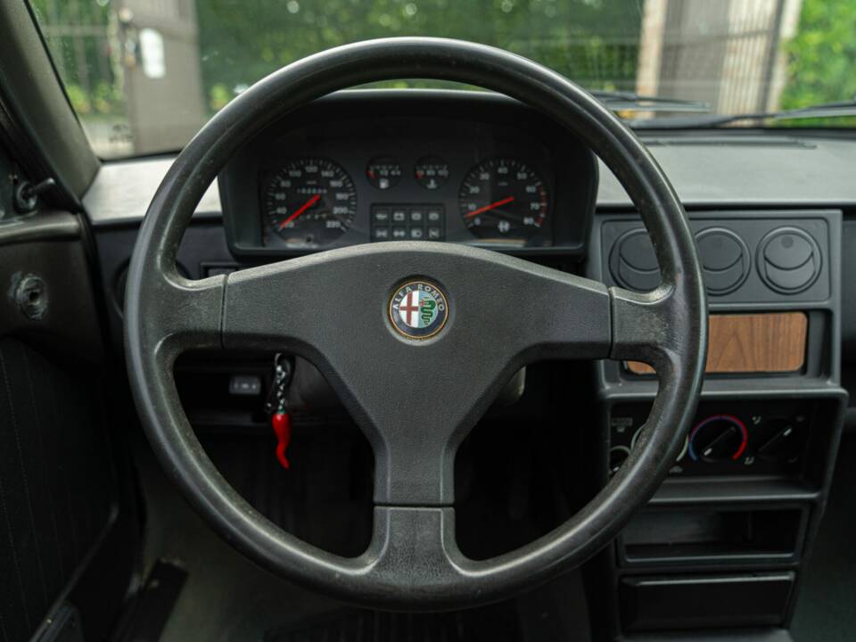 Afbeelding 37/45 van Alfa Romeo 33 - 1.3 (1991)