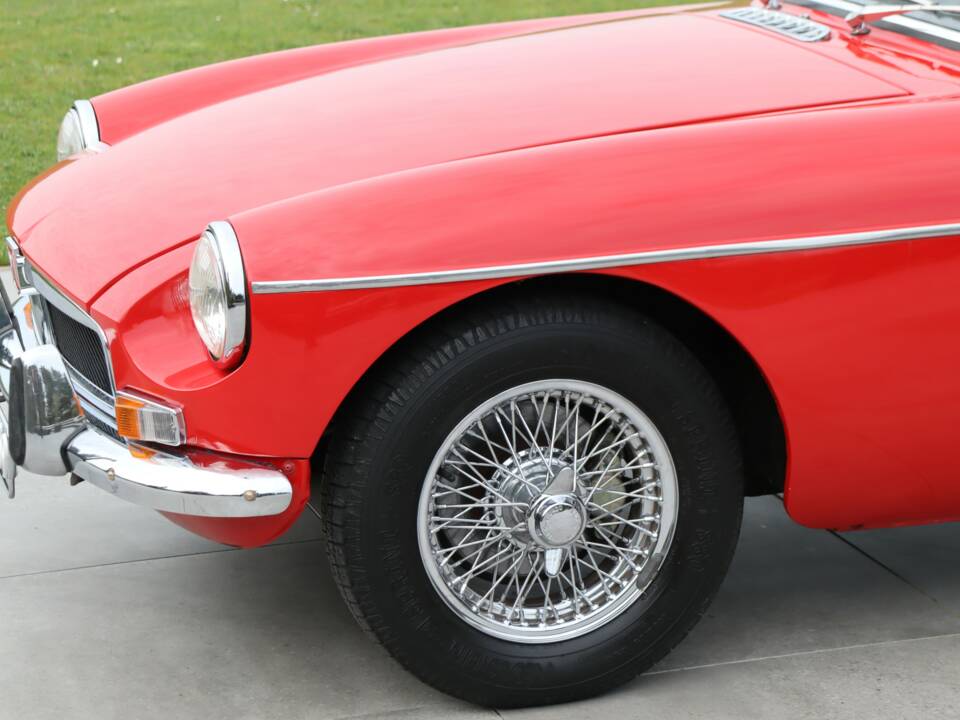 Image 34/50 of MG MGB GT (1974)