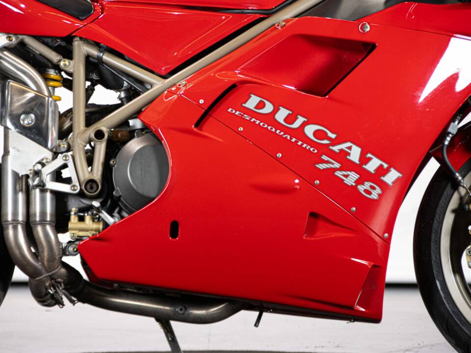 Imagen 30/50 de Ducati 748 S (1996)