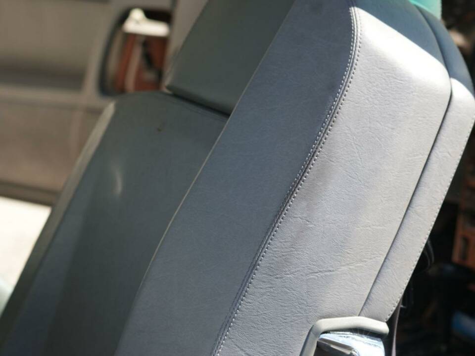 Image 35/50 of Mercedes-Benz 300 SL-24 (1989)