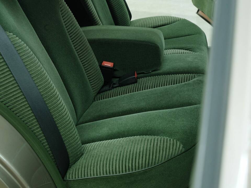Bild 34/50 von Mercedes-Benz 300 SEL (1986)
