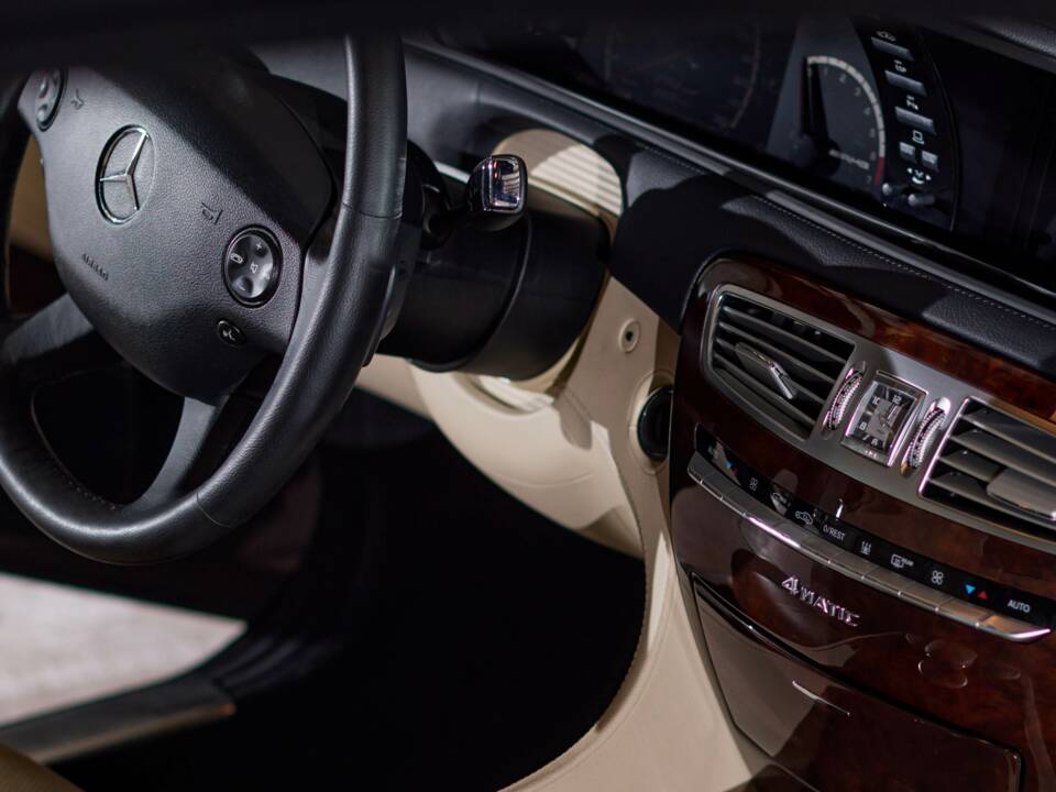 Bild 12/34 von Mercedes-Benz CL 500 4MATIC (2008)
