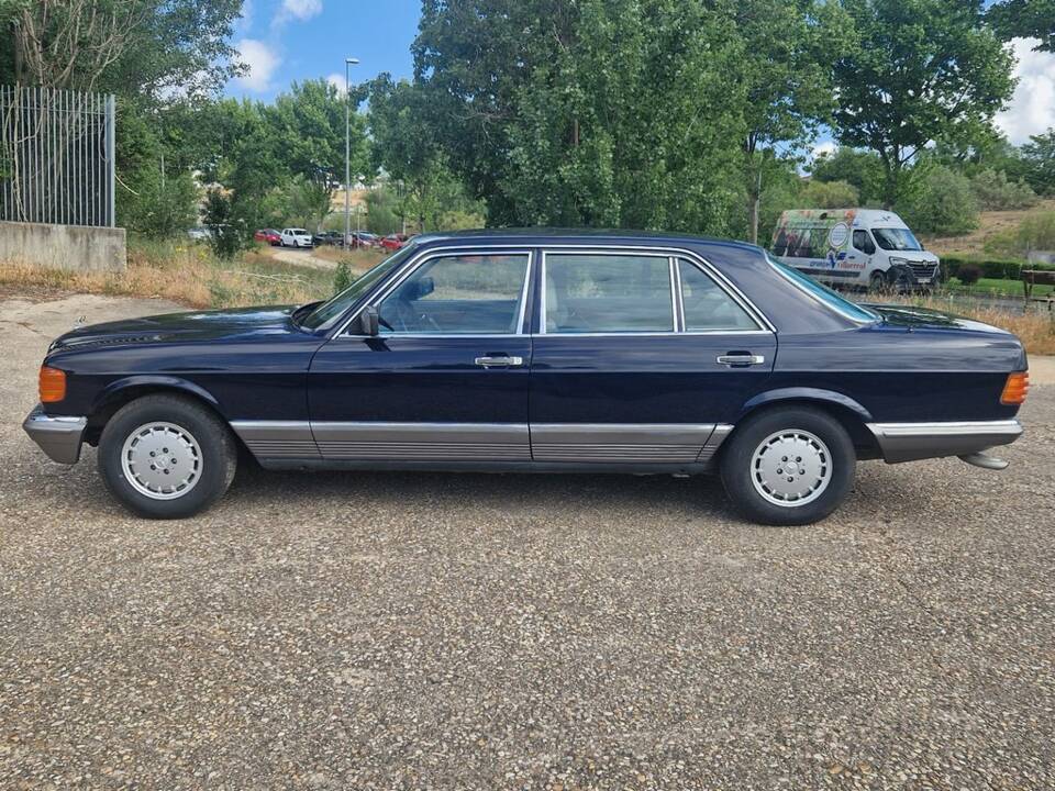 Image 8/8 of Mercedes-Benz 500 SEL (1984)