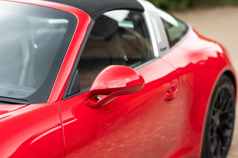 Immagine 32/50 di Porsche 911 Targa 4 GTS (2015)