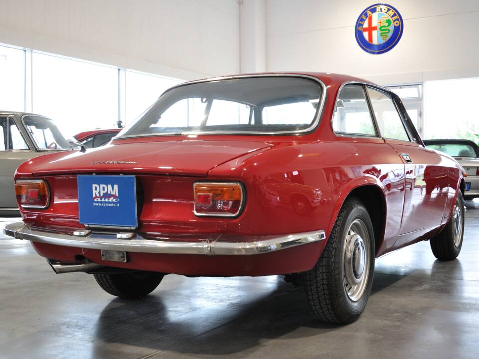 Imagen 32/43 de Alfa Romeo Giulia GT 1300 Junior (1971)