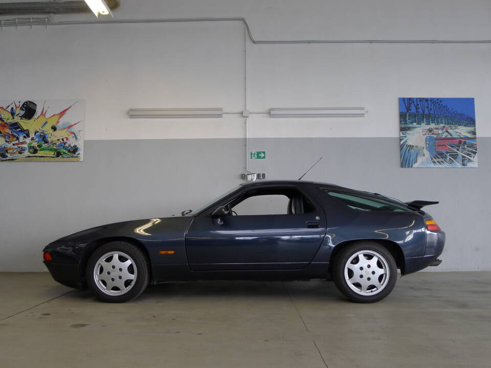 Image 28/35 of Porsche 928 GT (1990)