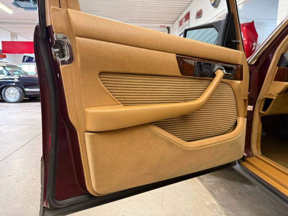 Image 6/18 of Mercedes-Benz 500 SE (1985)