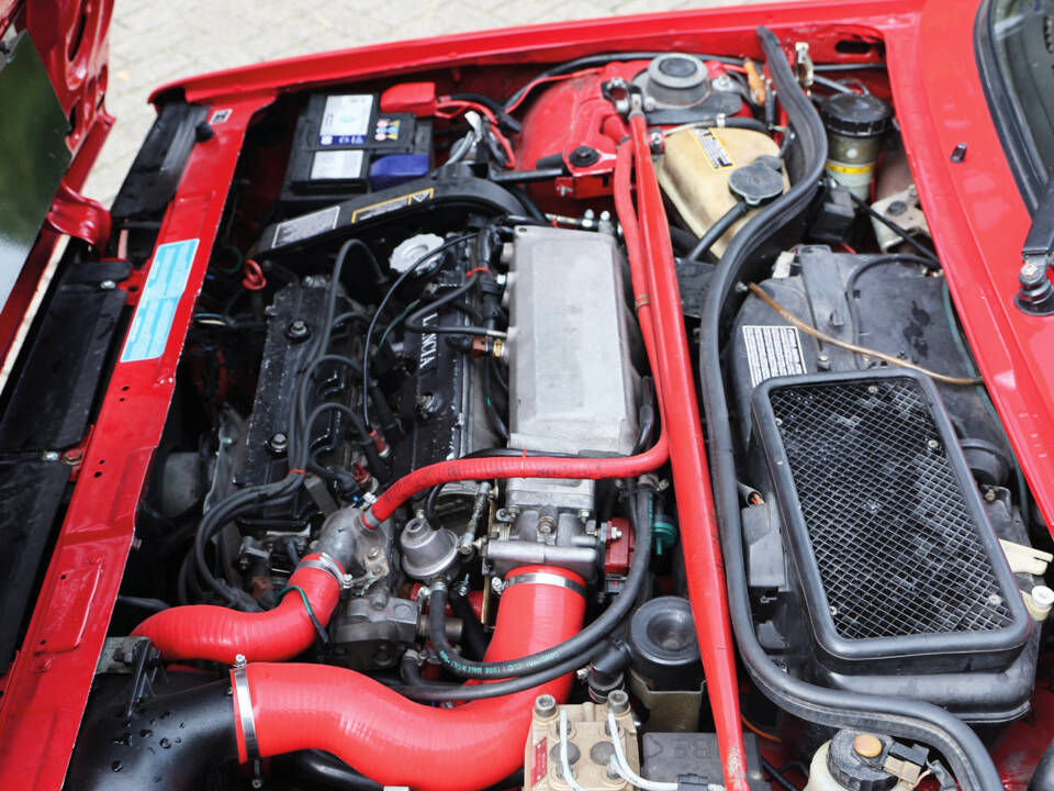 Image 38/41 of Lancia Delta HF Integrale (1989)
