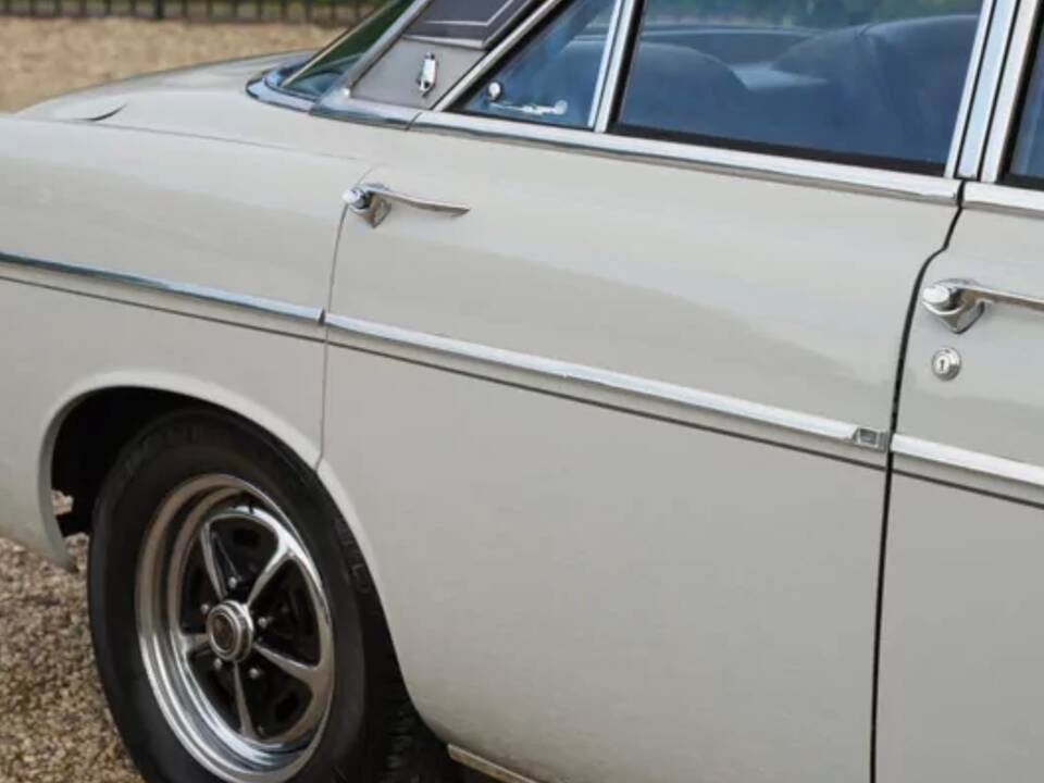Image 19/37 of Rover 3.5 Litre Coupe (1970)