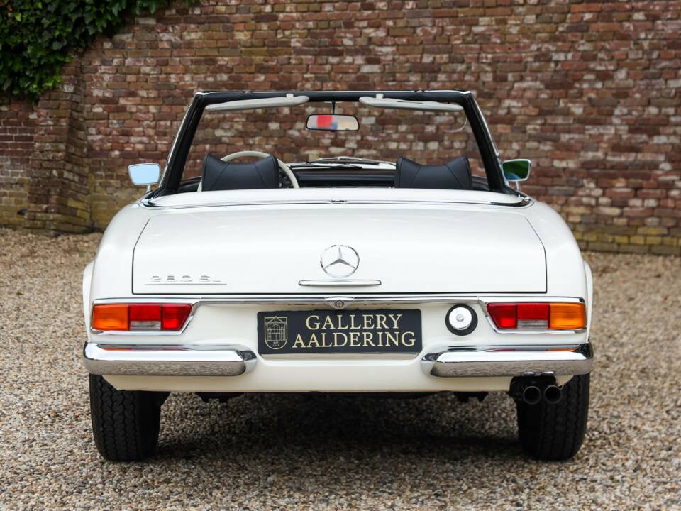 Image 6/50 de Mercedes-Benz 280 SL (1971)