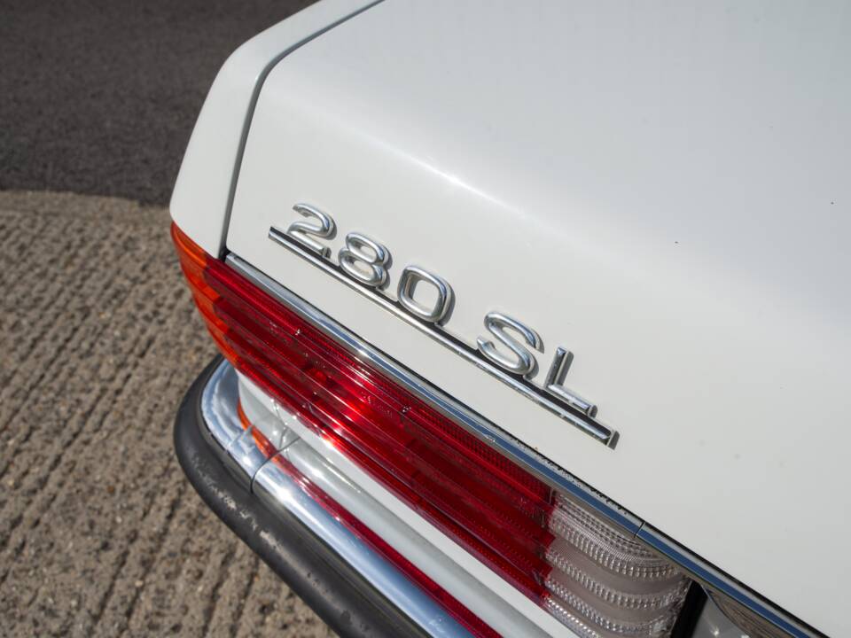 Afbeelding 32/35 van Mercedes-Benz 280 SL (1984)