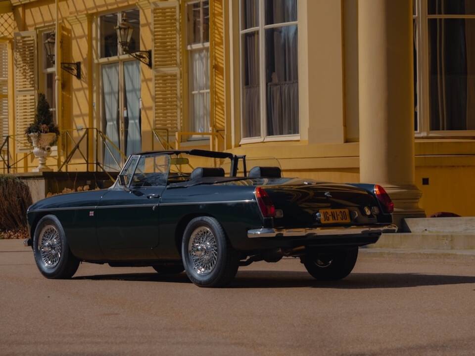 Image 12/50 of MG MGB GT (1974)