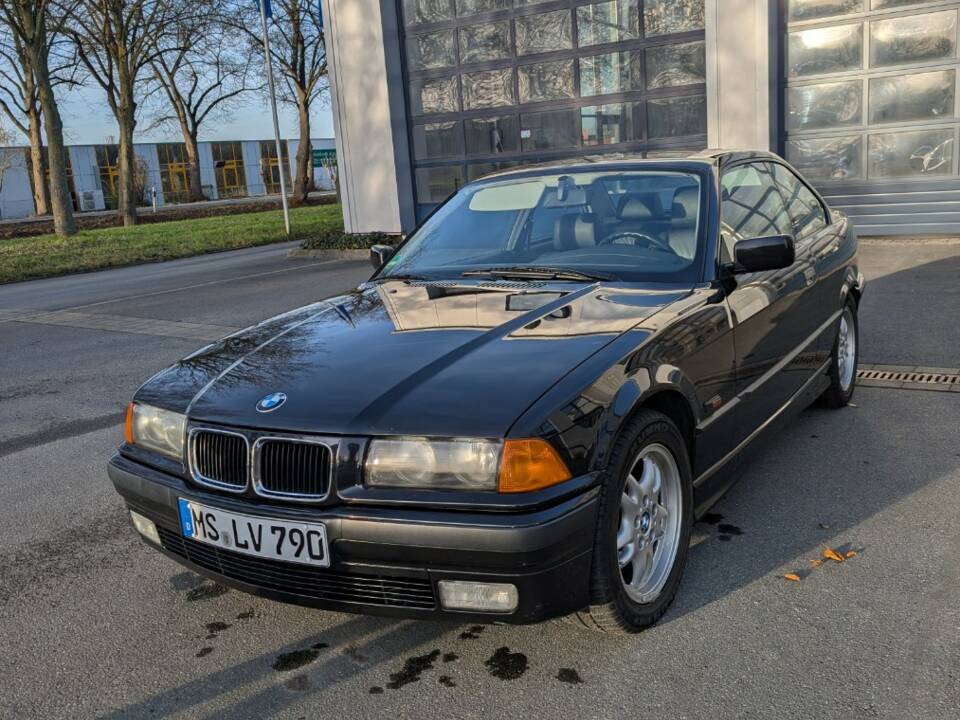 Immagine 61/72 di BMW 328i (1996)