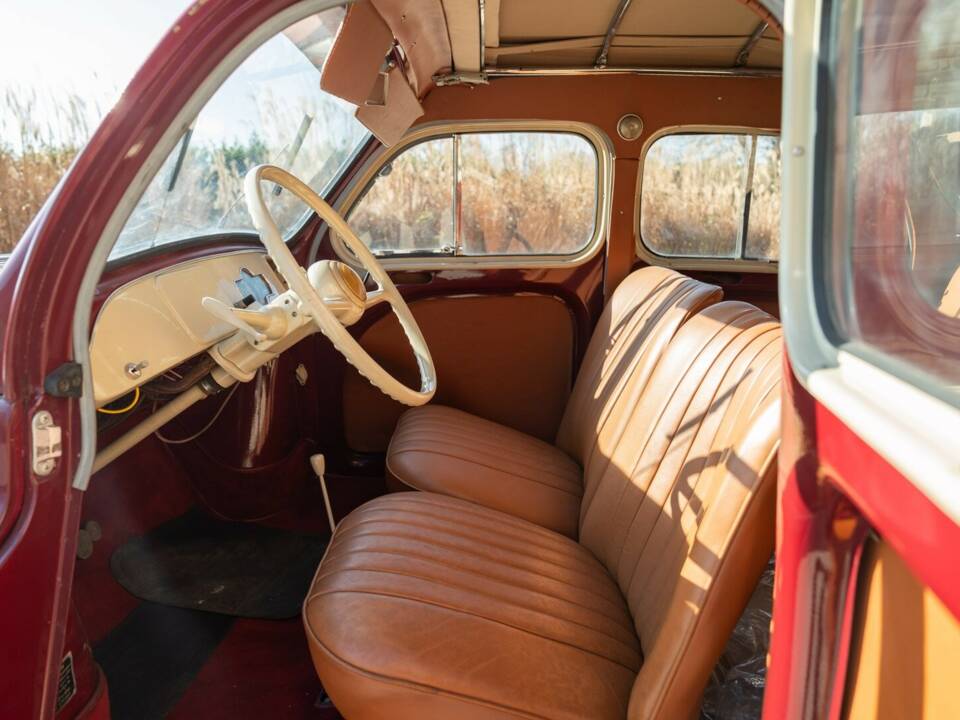 Immagine 42/50 di Renault 4 CV Décapotable (1957)