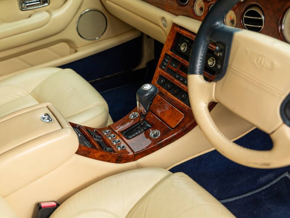 Image 13/37 of Bentley Arnage R (2002)