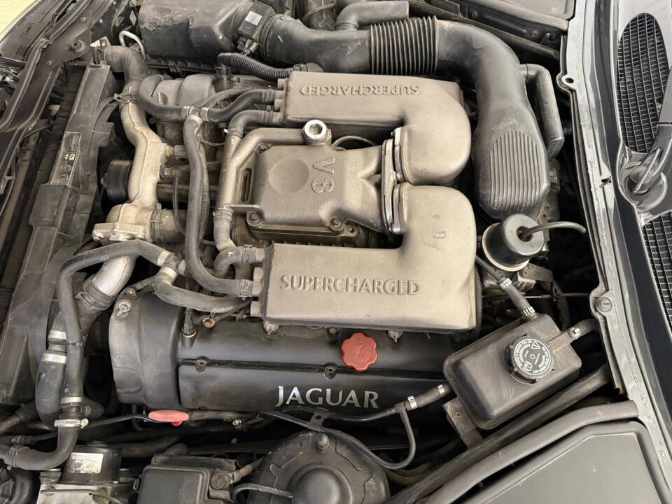 Image 5/21 of Jaguar XKR (1998)