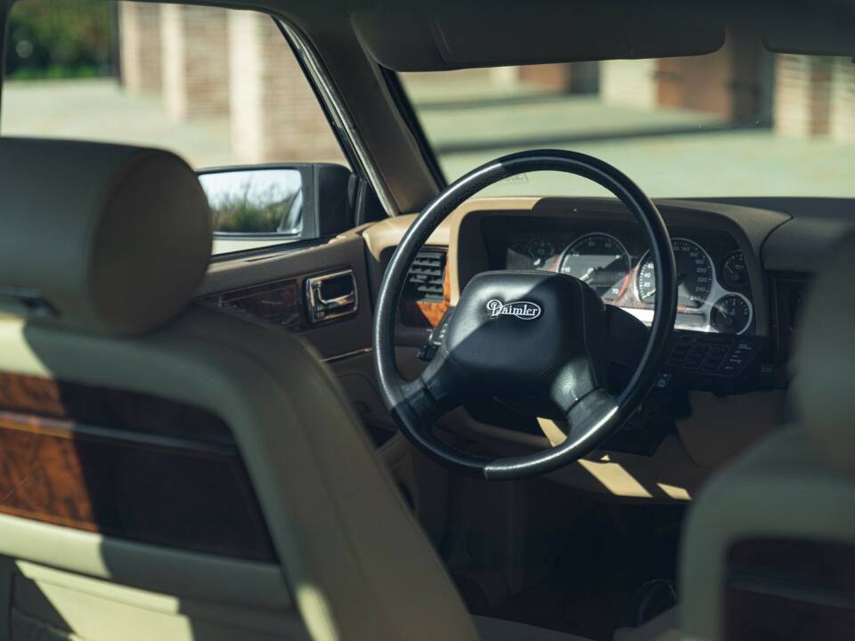 Afbeelding 32/50 van Daimler XJ 6 4.0 (1991)