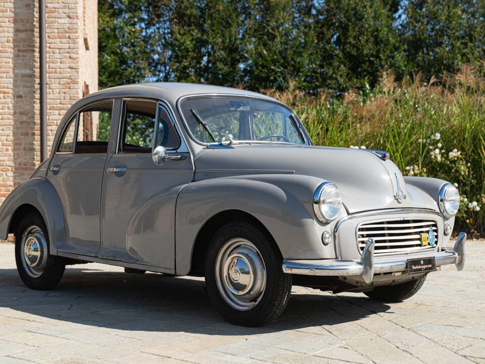 Image 2/50 of Morris Minor 1000 (1958)