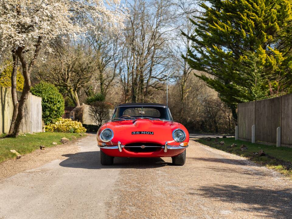Image 10/44 of Jaguar E-Type 3.8 (1962)