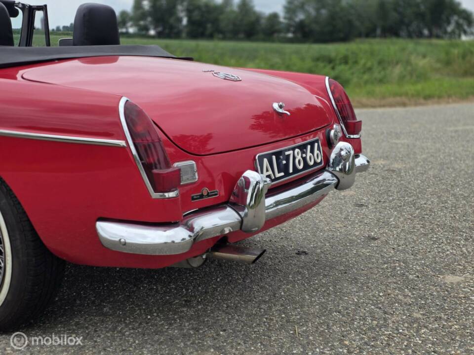 Image 11/44 of MG MGC (1969)