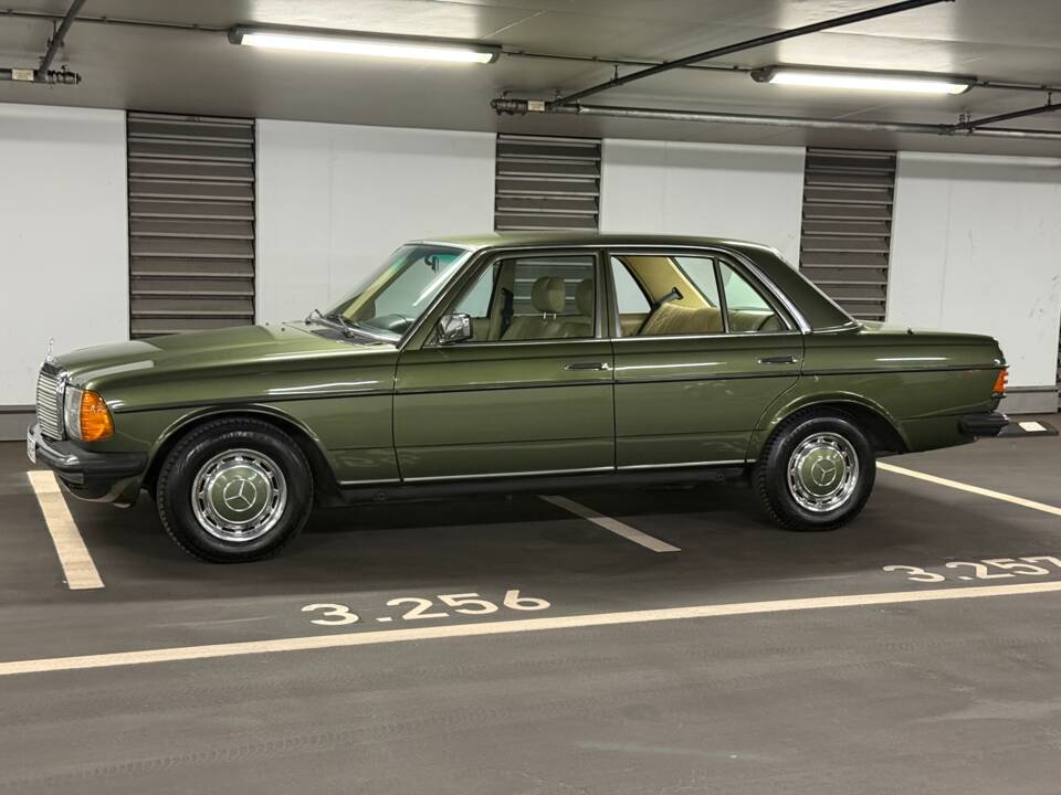Imagen 10/13 de Mercedes-Benz 230 E (1983)