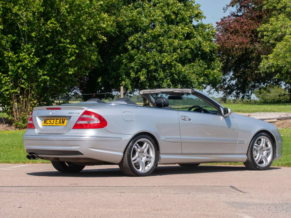 Image 19/50 of Mercedes-Benz CLK 55 AMG (2003)