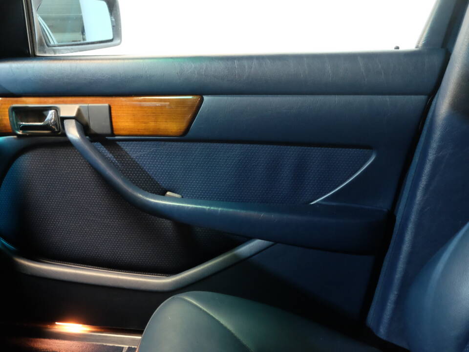 Image 26/31 of Mercedes-Benz 500 SEL (1987)