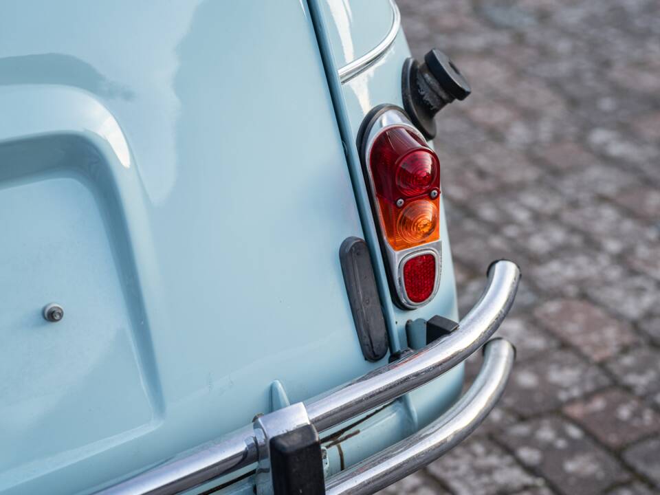 Image 16/66 of Renault R 4 Super (1962)