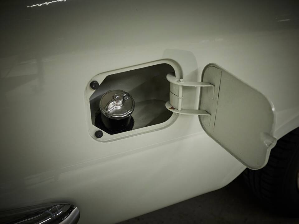 Image 22/96 de Borgward P 100 2.3 Litre (1960)