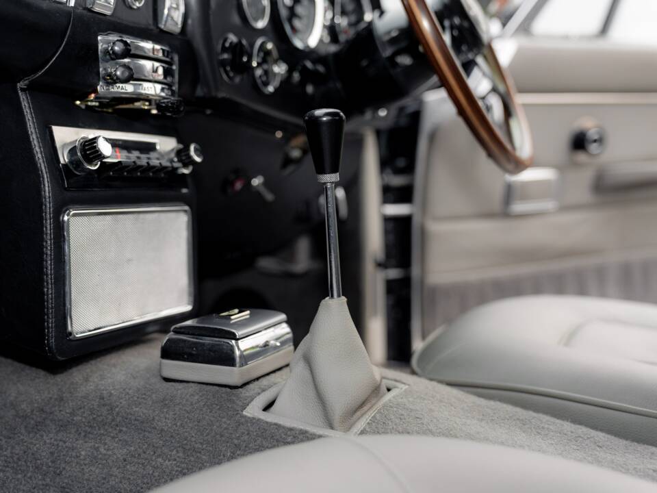 Image 70/79 of Aston Martin DB 6 (1968)