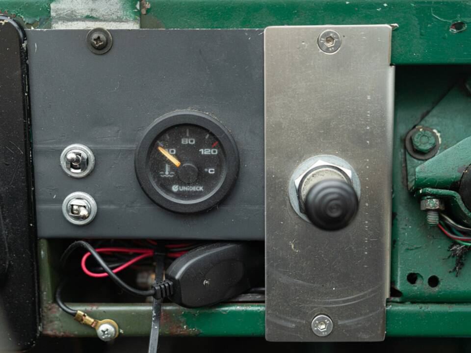 Bild 37/50 von Land Rover 88 (1978)