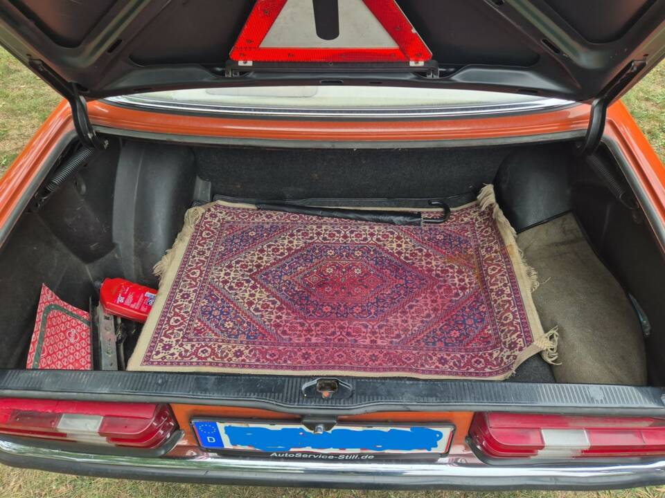 Image 23/41 of Mercedes-Benz 200 D (1981)