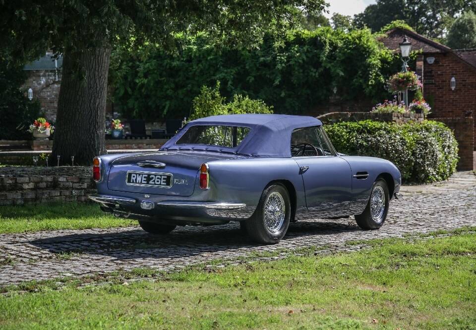 Image 6/30 de Aston Martin DB 6 Volante (1967)