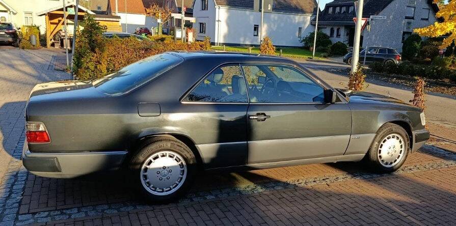 Image 7/7 of Mercedes-Benz 300 CE (1990)