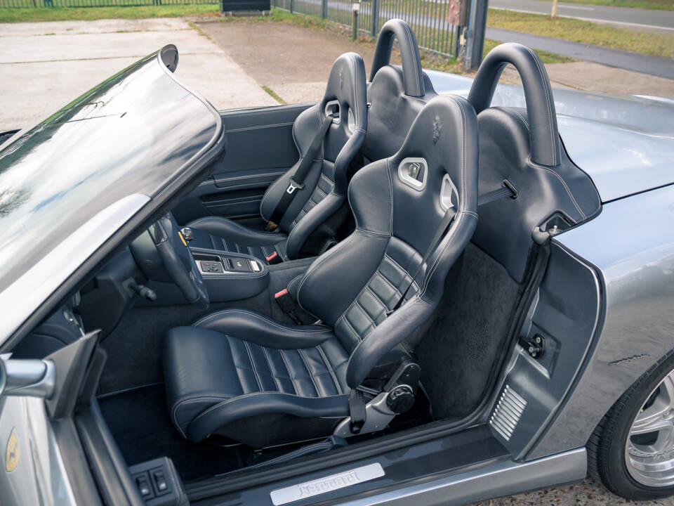 Afbeelding 27/48 van Ferrari 550 Barchetta (2001)