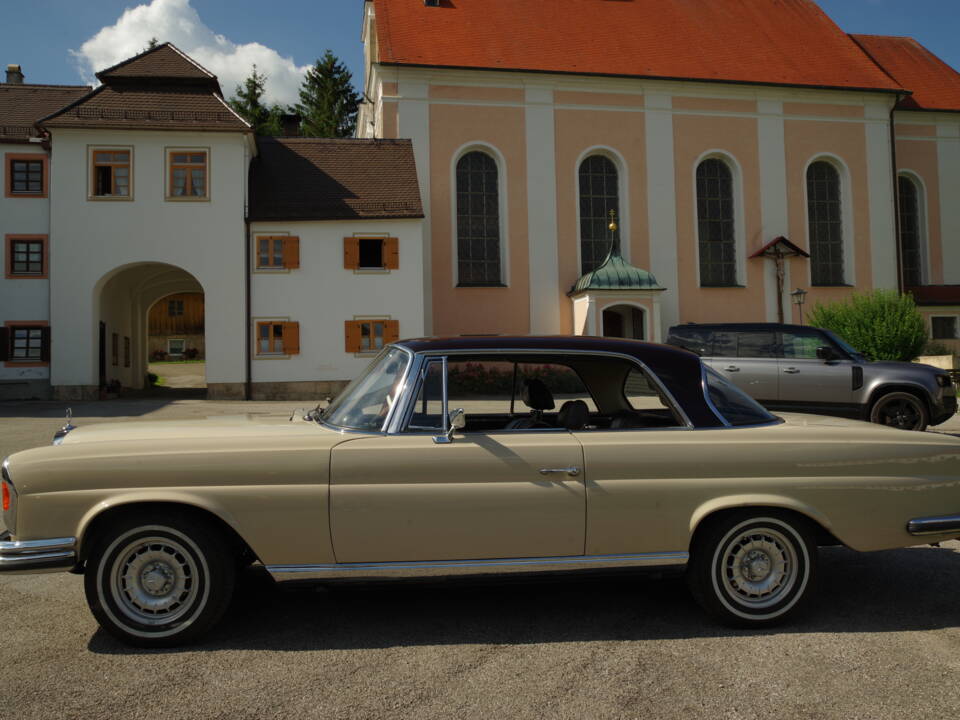 Image 3/73 de Mercedes-Benz 280 SE (1969)