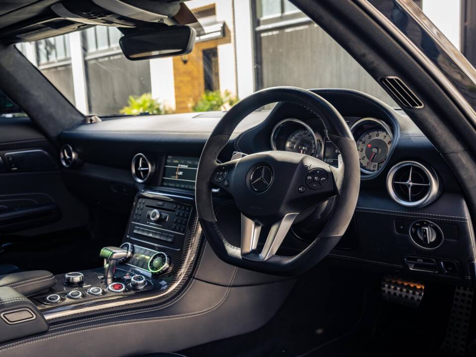 Bild 4/38 von Mercedes-Benz SLS AMG (2011)