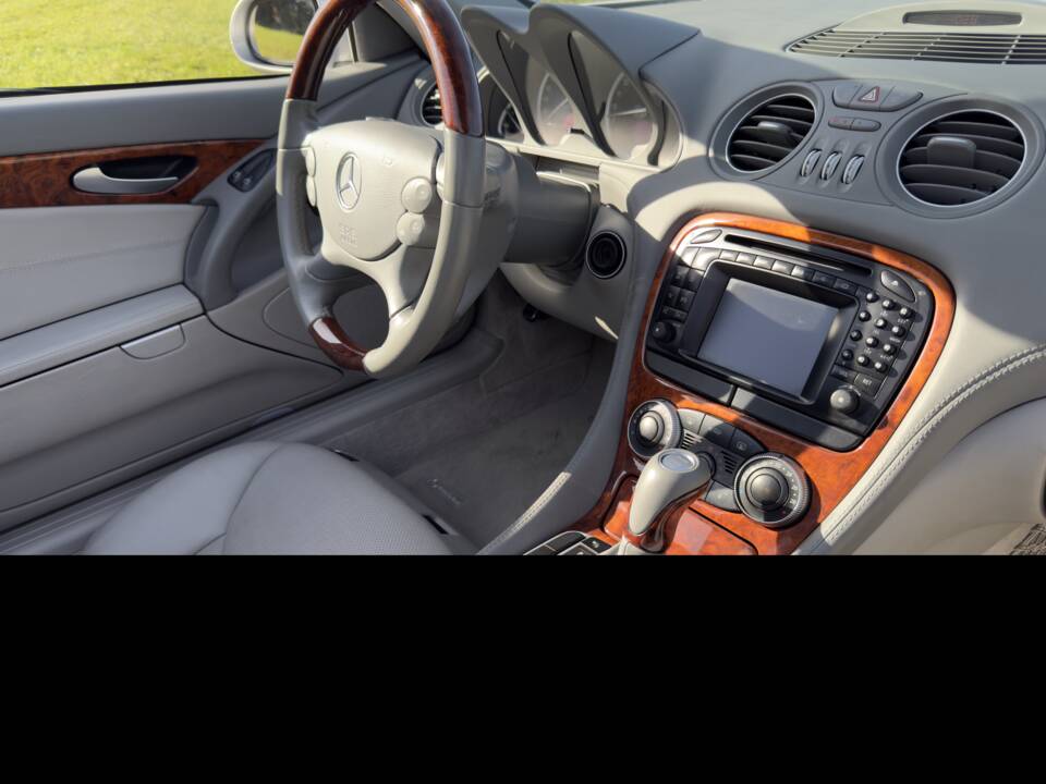 Image 45/89 of Mercedes-Benz SL 500 (2002)