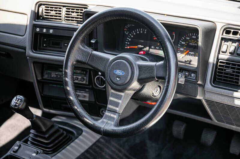 Image 25/42 de Ford Sierra RS Cosworth (1987)