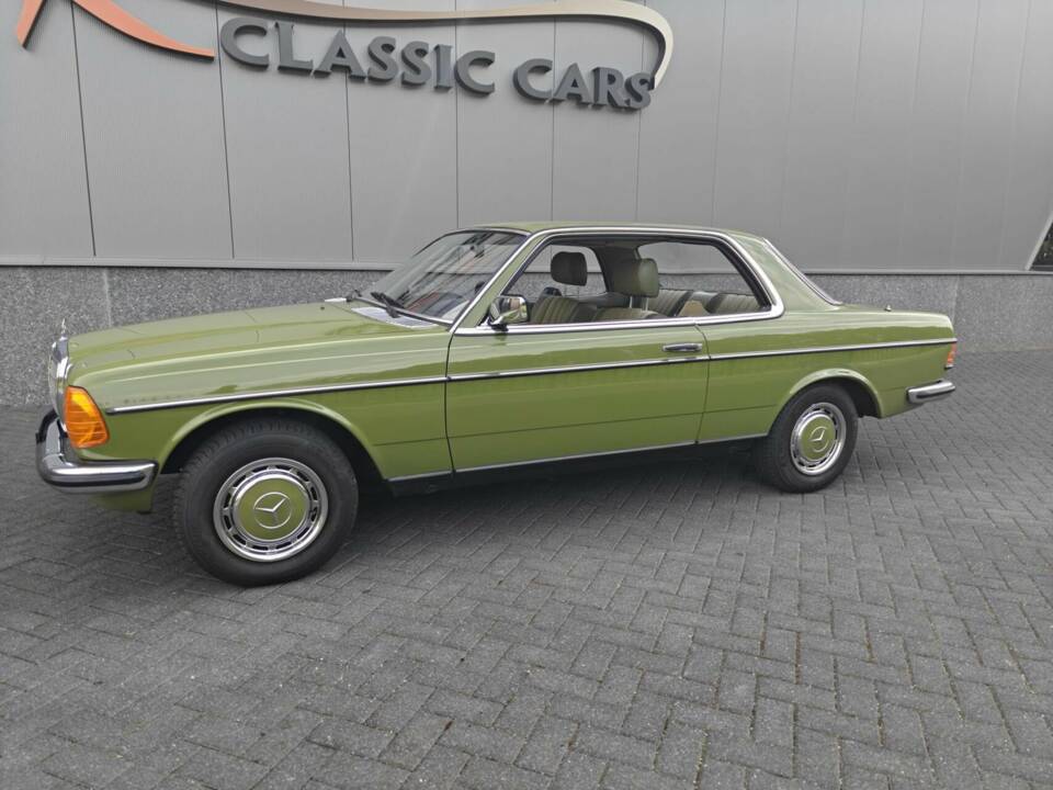 Immagine 10/50 di Mercedes-Benz 230 CE (1982)
